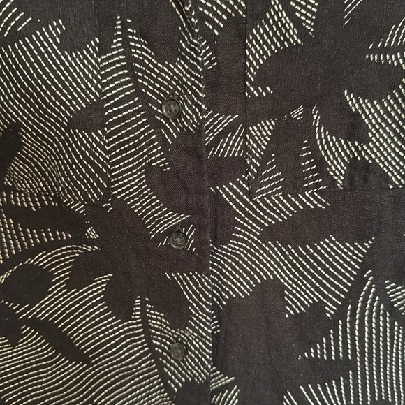 Universal Thread Gray Cuffed Sleeve Button Down Shirt hawaiian tropical vacay - Picture 4 of 5